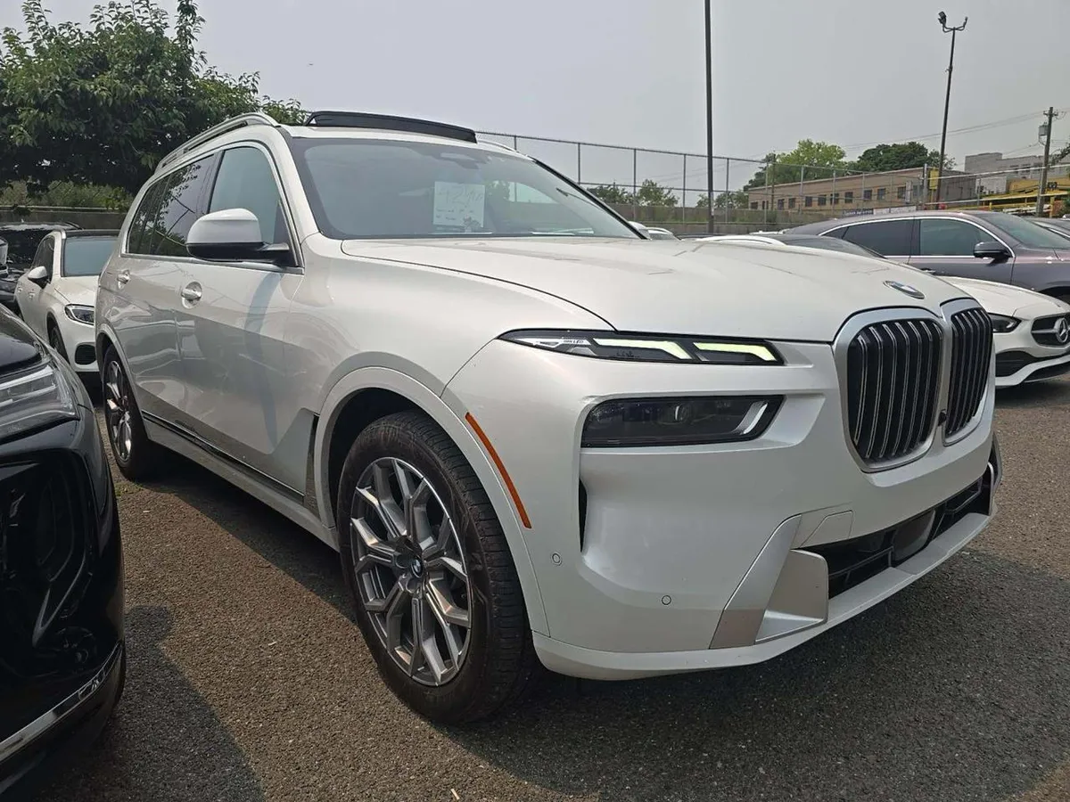 BMW X7 SPORTS ACTIVITY VEHICLE 2023