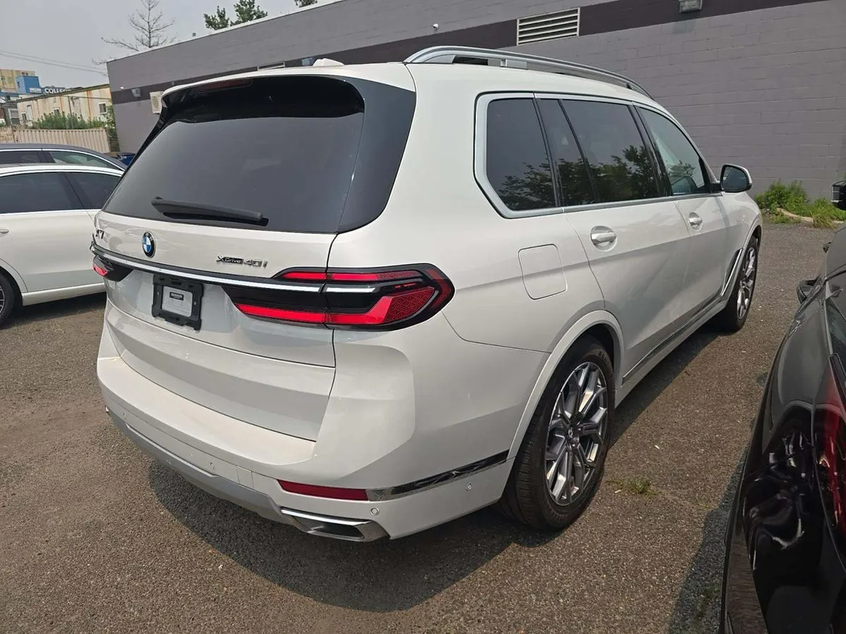 BMW X7 SPORTS ACTIVITY VEHICLE 2023
