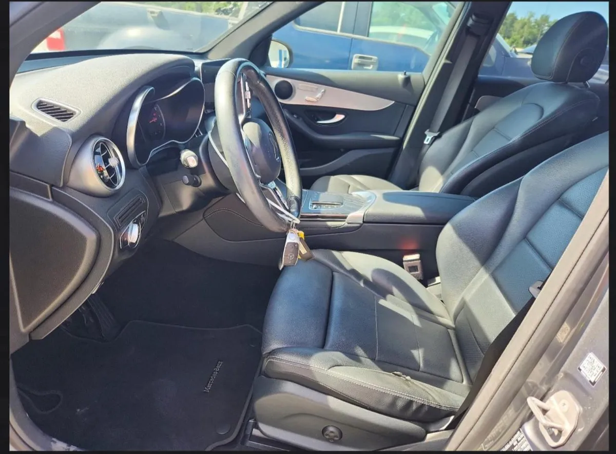 MERCEDES-BENZ GLC 300 2020