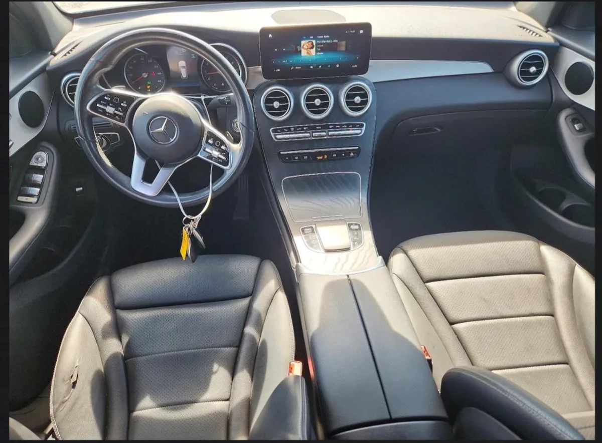 MERCEDES-BENZ GLC 300 2020