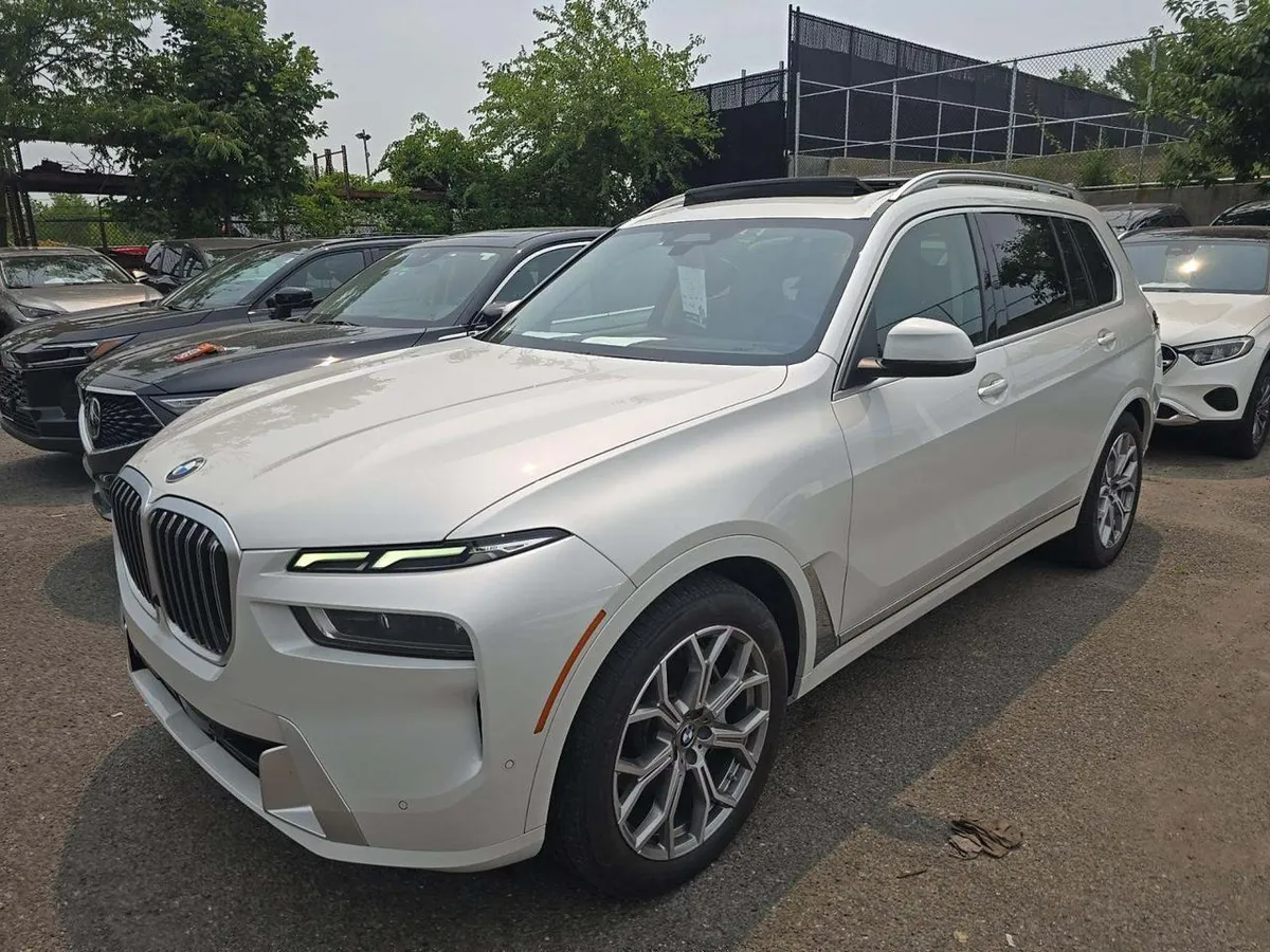 BMW X7 SPORTS ACTIVITY VEHICLE 2023