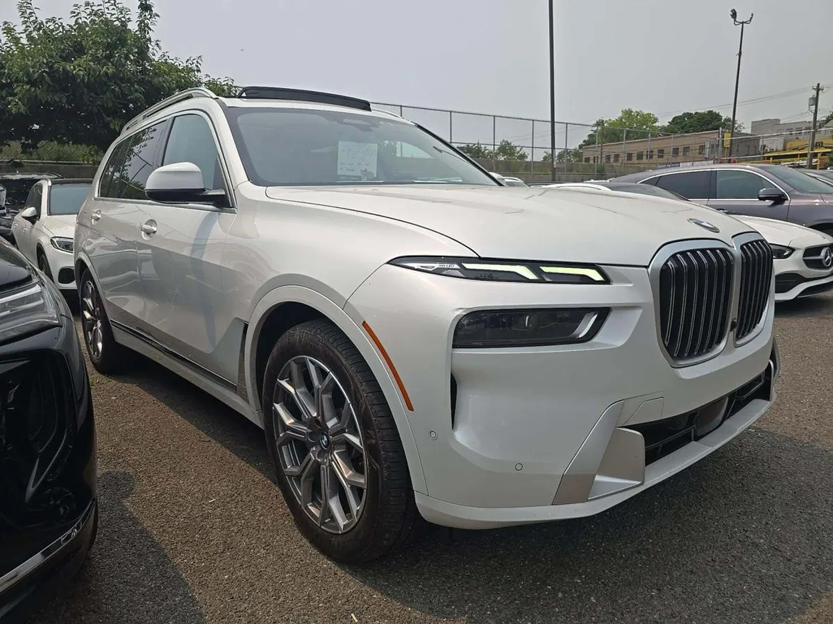 BMW X7 SPORTS ACTIVITY VEHICLE 2023
