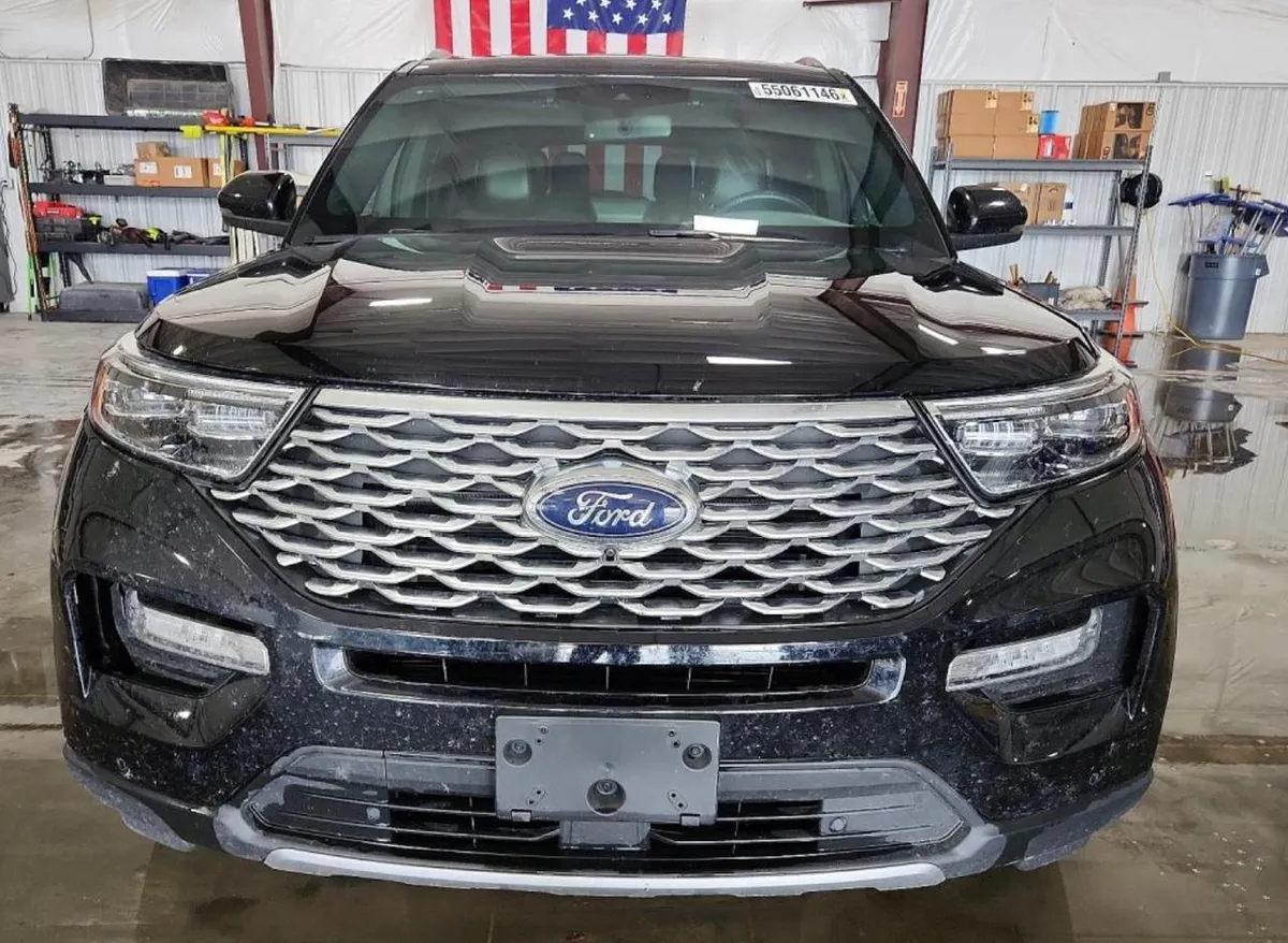 FORD EXPLORER PLATINUM 2023