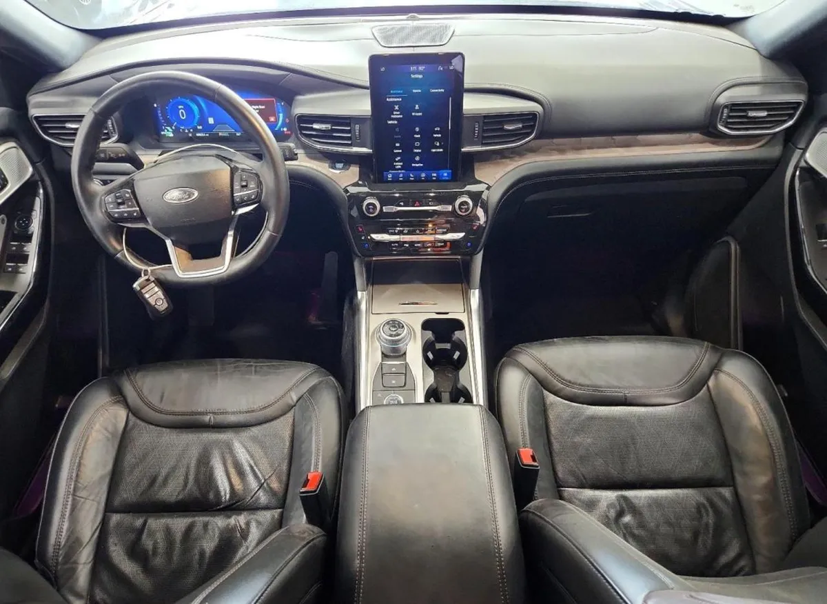 FORD EXPLORER PLATINUM 2023