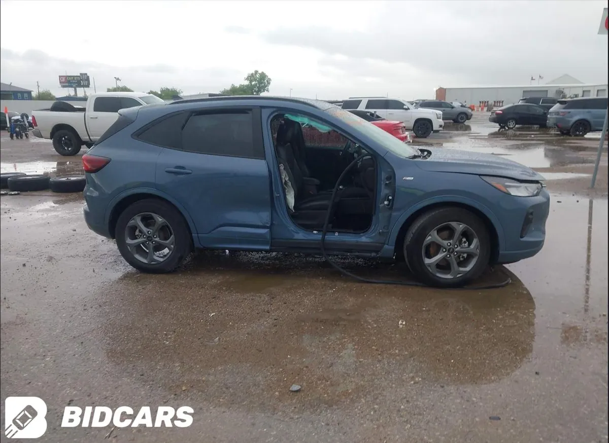 FORD ESCAPE ST-LINE 2023