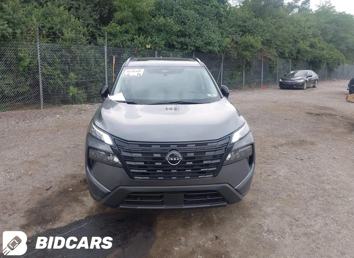 NISSAN ROGUE DARK ARMOR 2026
