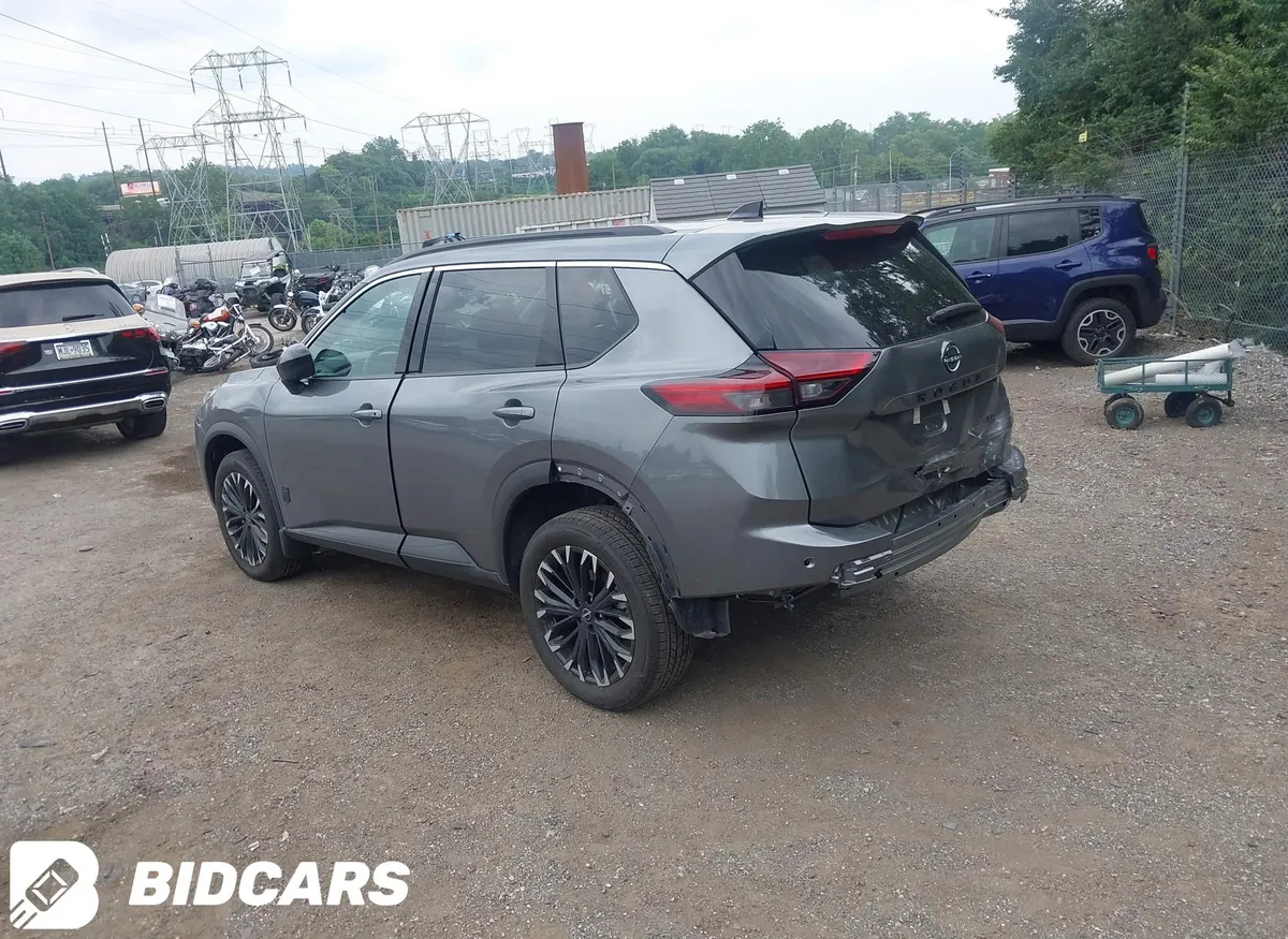 NISSAN ROGUE DARK ARMOR 2026