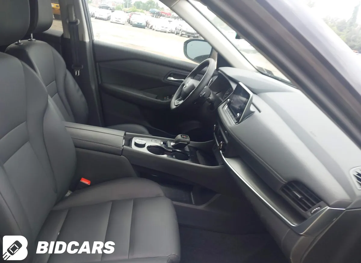 NISSAN ROGUE DARK ARMOR 2026