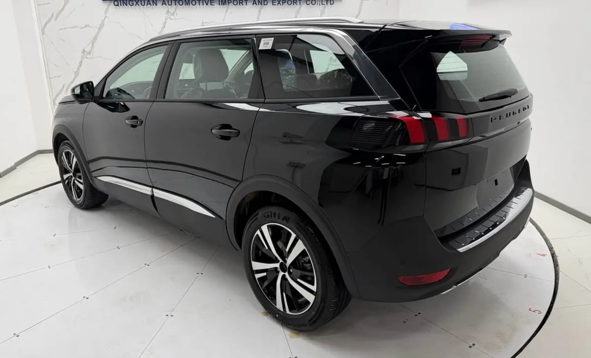 PEUGEOT 5008 LUXURY 2026