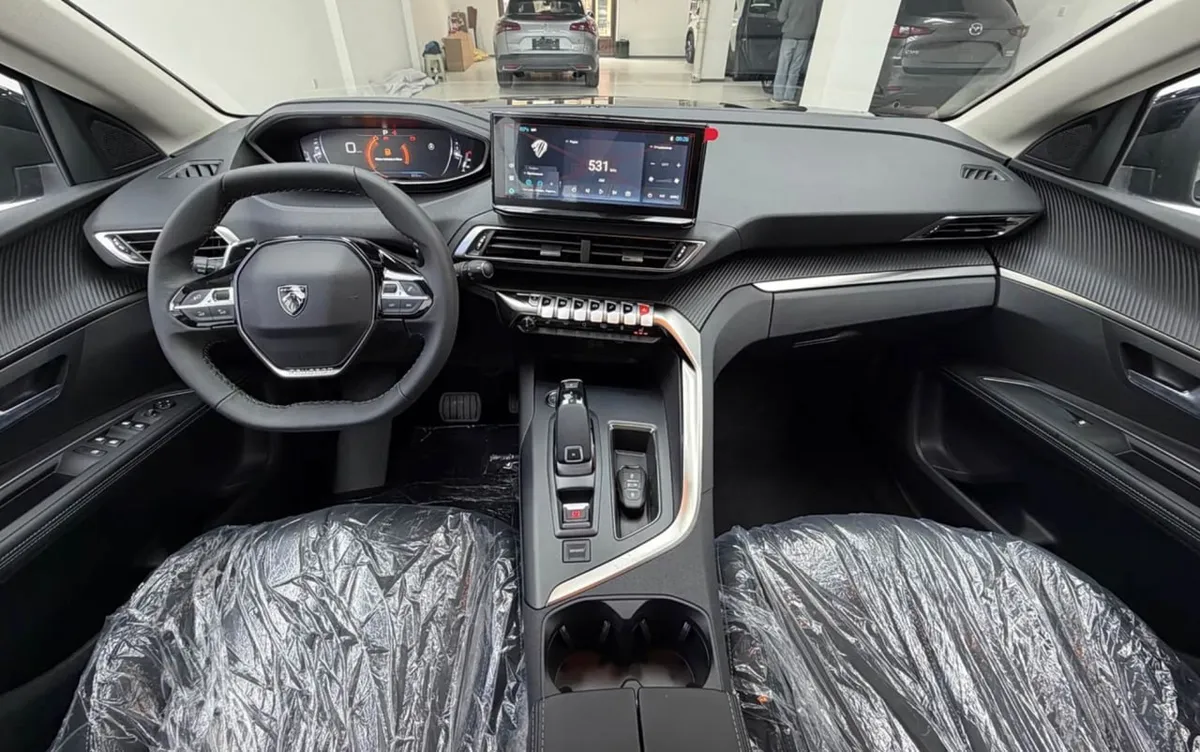 PEUGEOT 5008 LUXURY 2026