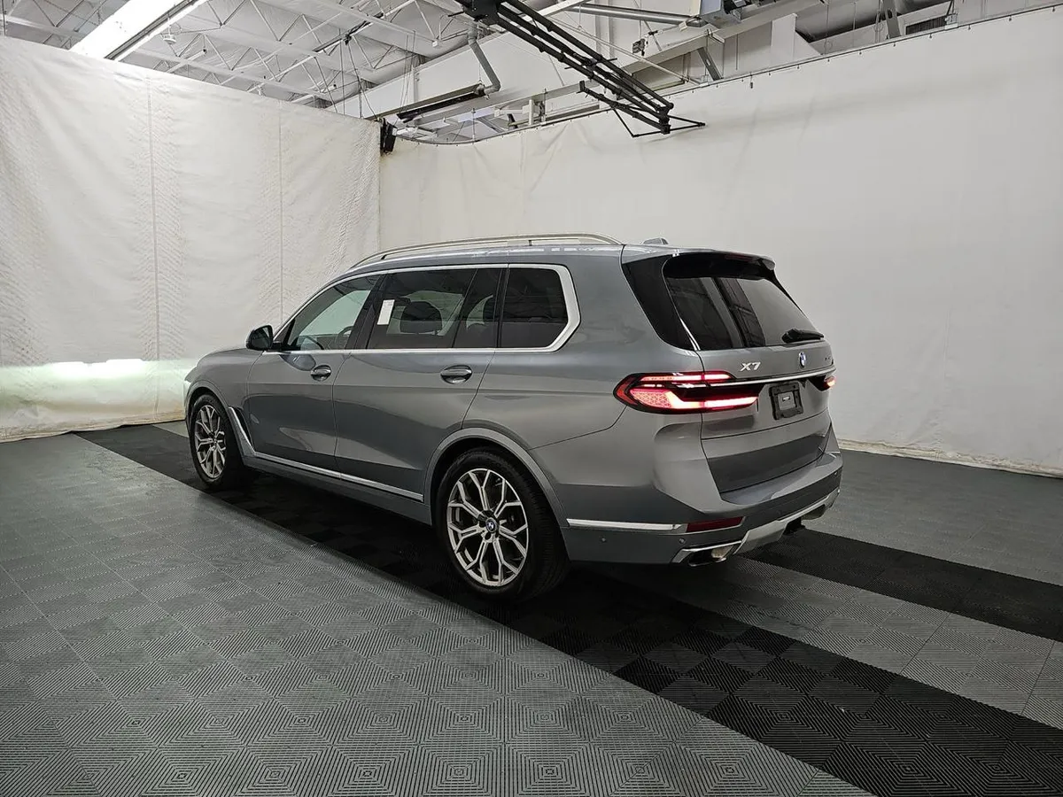 BMW X7 SPORTS ACTIVITY VEHICLE 2023