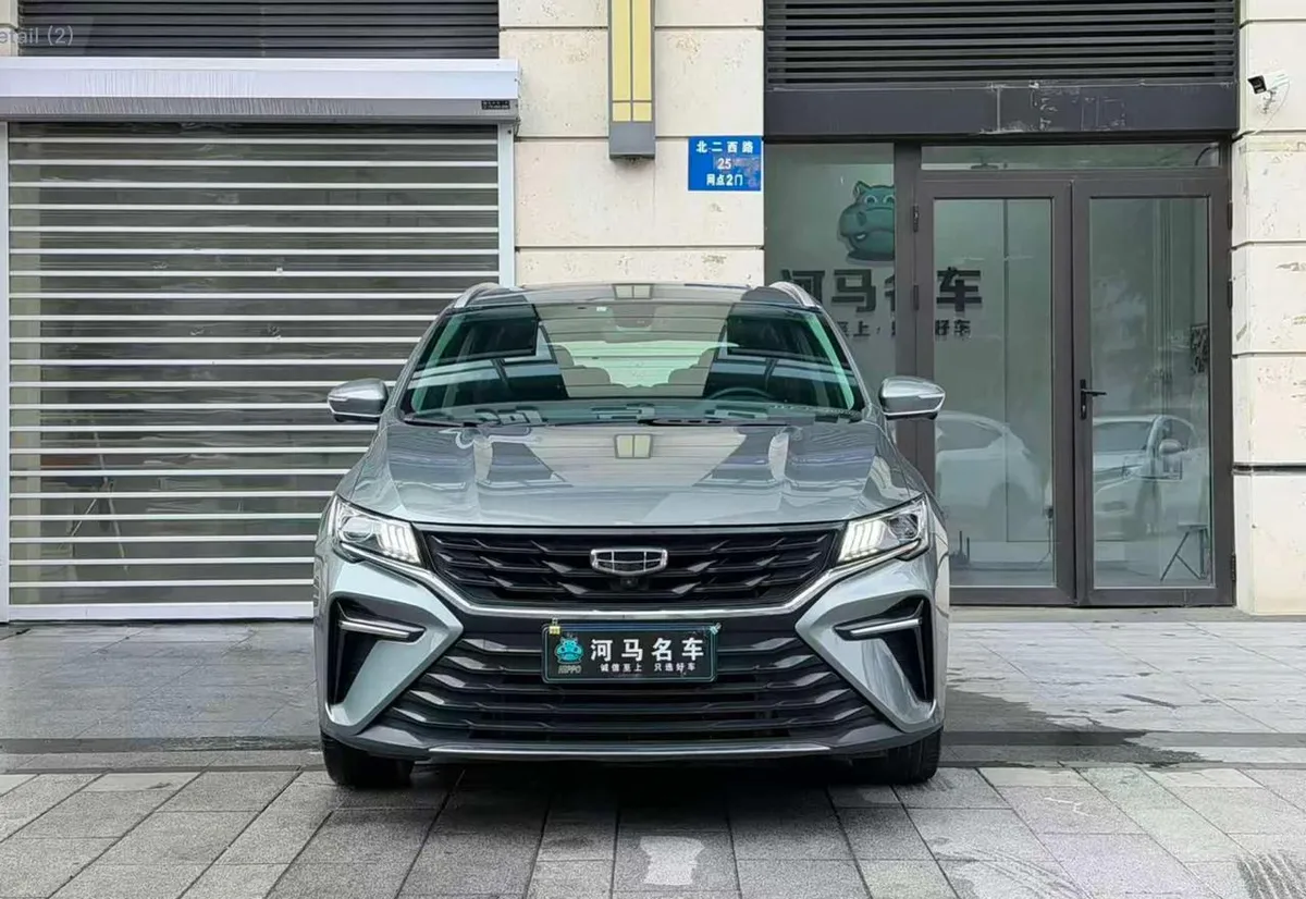 GEELY JIAJI L PREMIUM EDITION (КОЖАНЫЙ САЛОН ПАНОРАМНАЯ КРЫША ЦИФРОВАЯ ПАНЕЛЬ КЛИМАТ-КОНТРОЛЬ ДЛЯ ВСЕХ РЯДОВ СИДЕН 2022