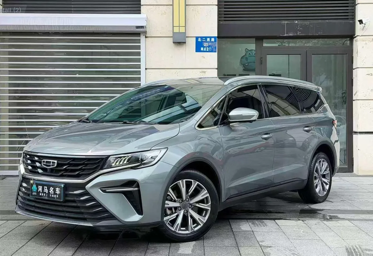 GEELY JIAJI L PREMIUM EDITION (КОЖАНЫЙ САЛОН ПАНОРАМНАЯ КРЫША ЦИФРОВАЯ ПАНЕЛЬ КЛИМАТ-КОНТРОЛЬ ДЛЯ ВСЕХ РЯДОВ СИДЕН 2022
