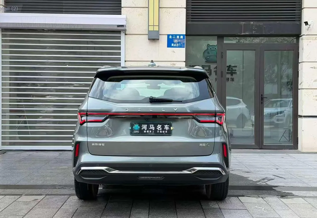 GEELY JIAJI L PREMIUM EDITION (КОЖАНЫЙ САЛОН ПАНОРАМНАЯ КРЫША ЦИФРОВАЯ ПАНЕЛЬ КЛИМАТ-КОНТРОЛЬ ДЛЯ ВСЕХ РЯДОВ СИДЕН 2022