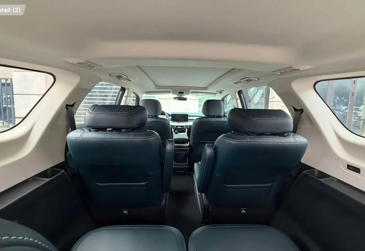 GEELY JIAJI L PREMIUM EDITION (КОЖАНЫЙ САЛОН ПАНОРАМНАЯ КРЫША ЦИФРОВАЯ ПАНЕЛЬ КЛИМАТ-КОНТРОЛЬ ДЛЯ ВСЕХ РЯДОВ СИДЕН 2022