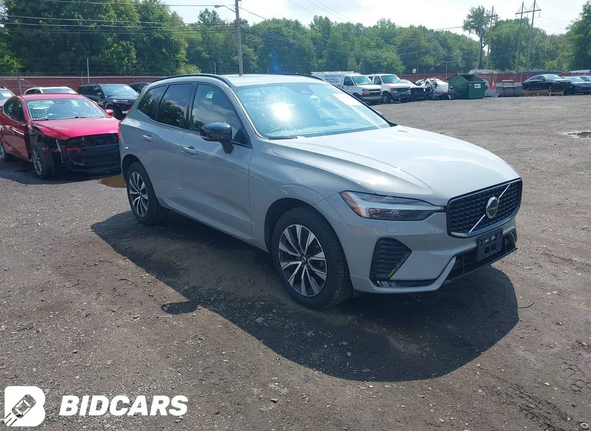 VOLVO XC60 B5 CORE DARK THEME 2023
