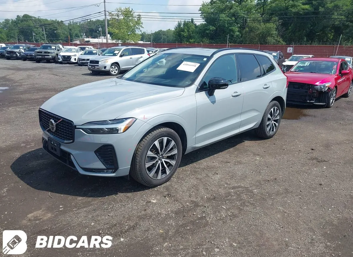 VOLVO XC60 B5 CORE DARK THEME 2023
