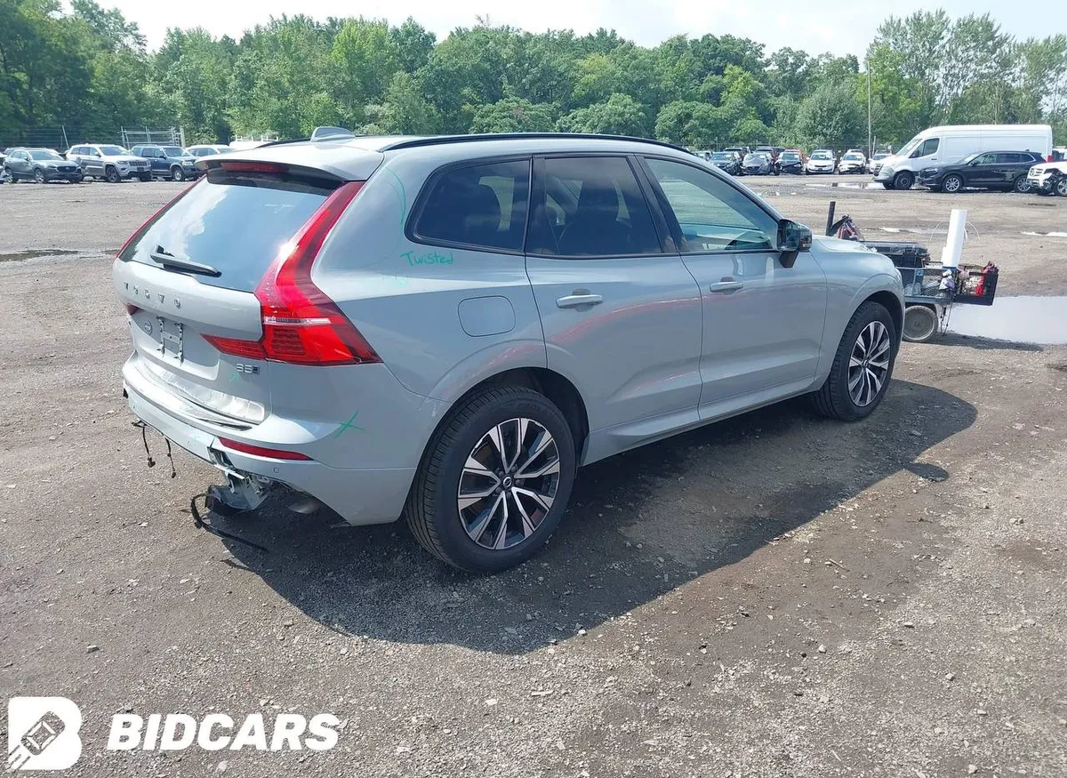 VOLVO XC60 B5 CORE DARK THEME 2023