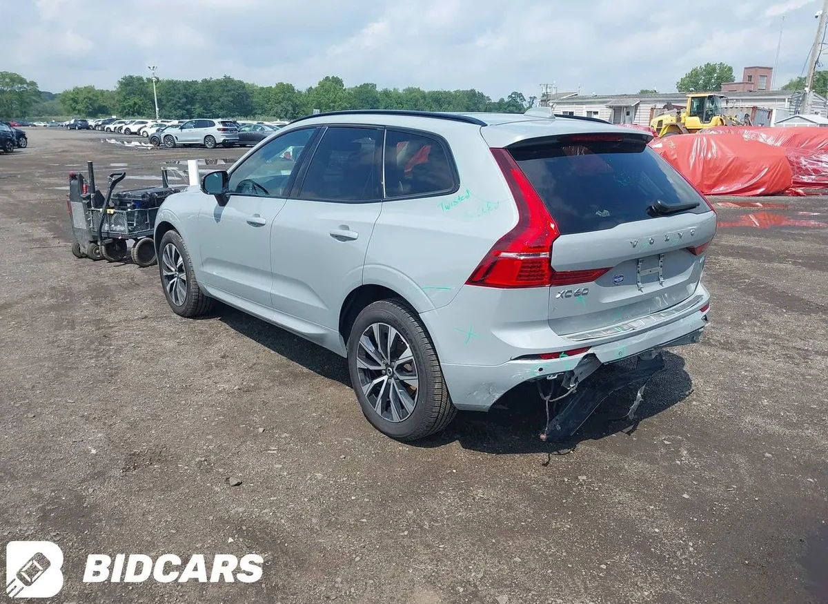 VOLVO XC60 B5 CORE DARK THEME 2023