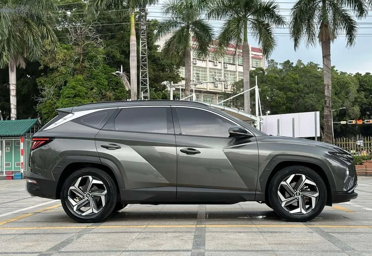 HYUNDAI TUCSON LUX PREMIUM EDITION (УДЛИНЕННАЯ ВЕРСИЯ L УДЕРЖАНИЕ В ПОЛОСЕ LANE KEEPING ASSIST ПРЕДУПРЕЖДЕНИЕ О ВЫХ 2023