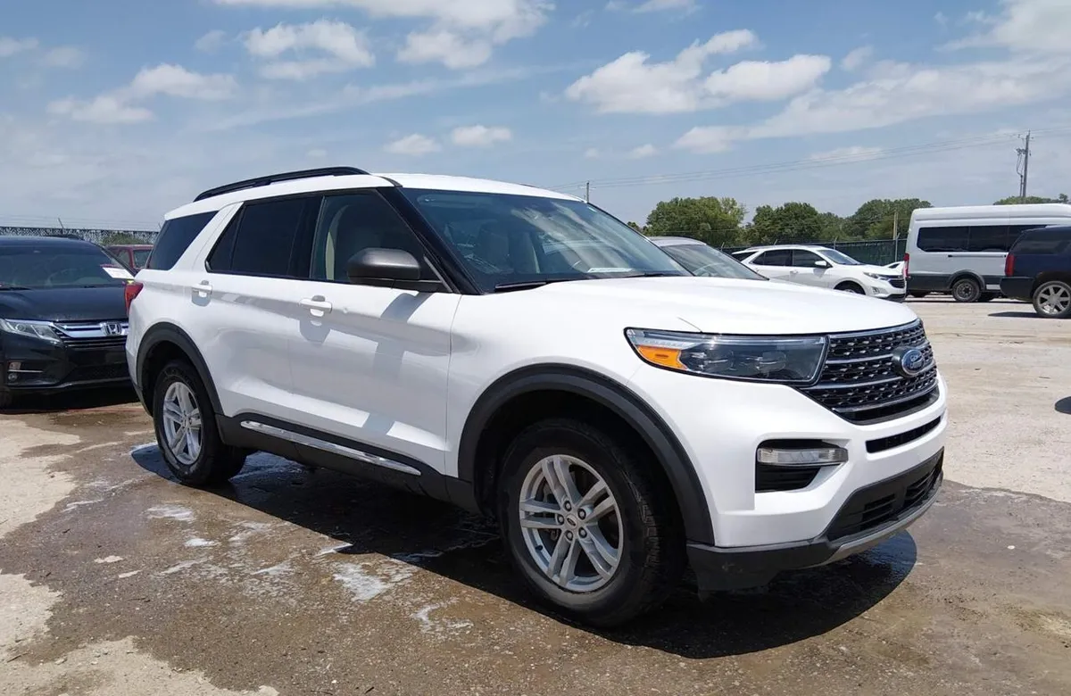 FORD EXPLORER XLT 2023