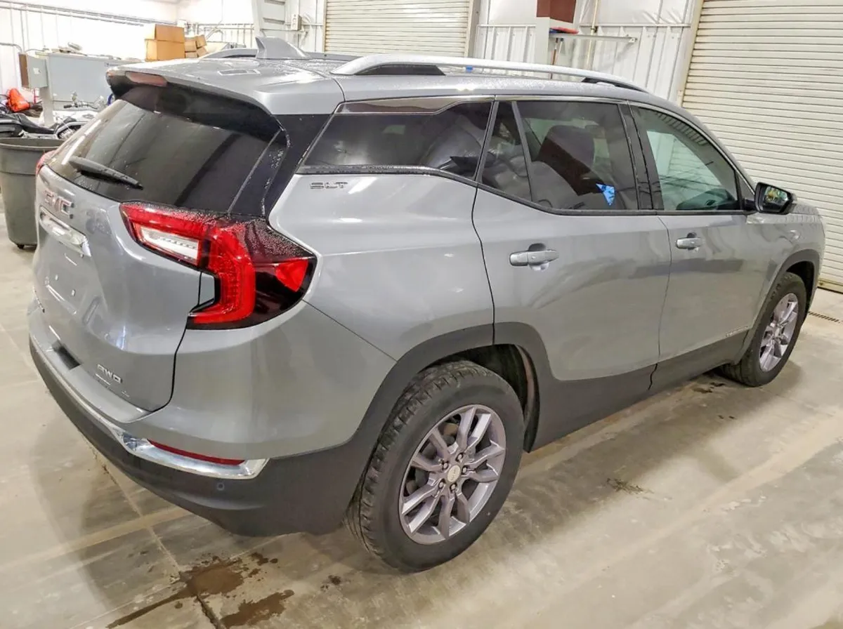 GMC TERRAIN SLT 2023