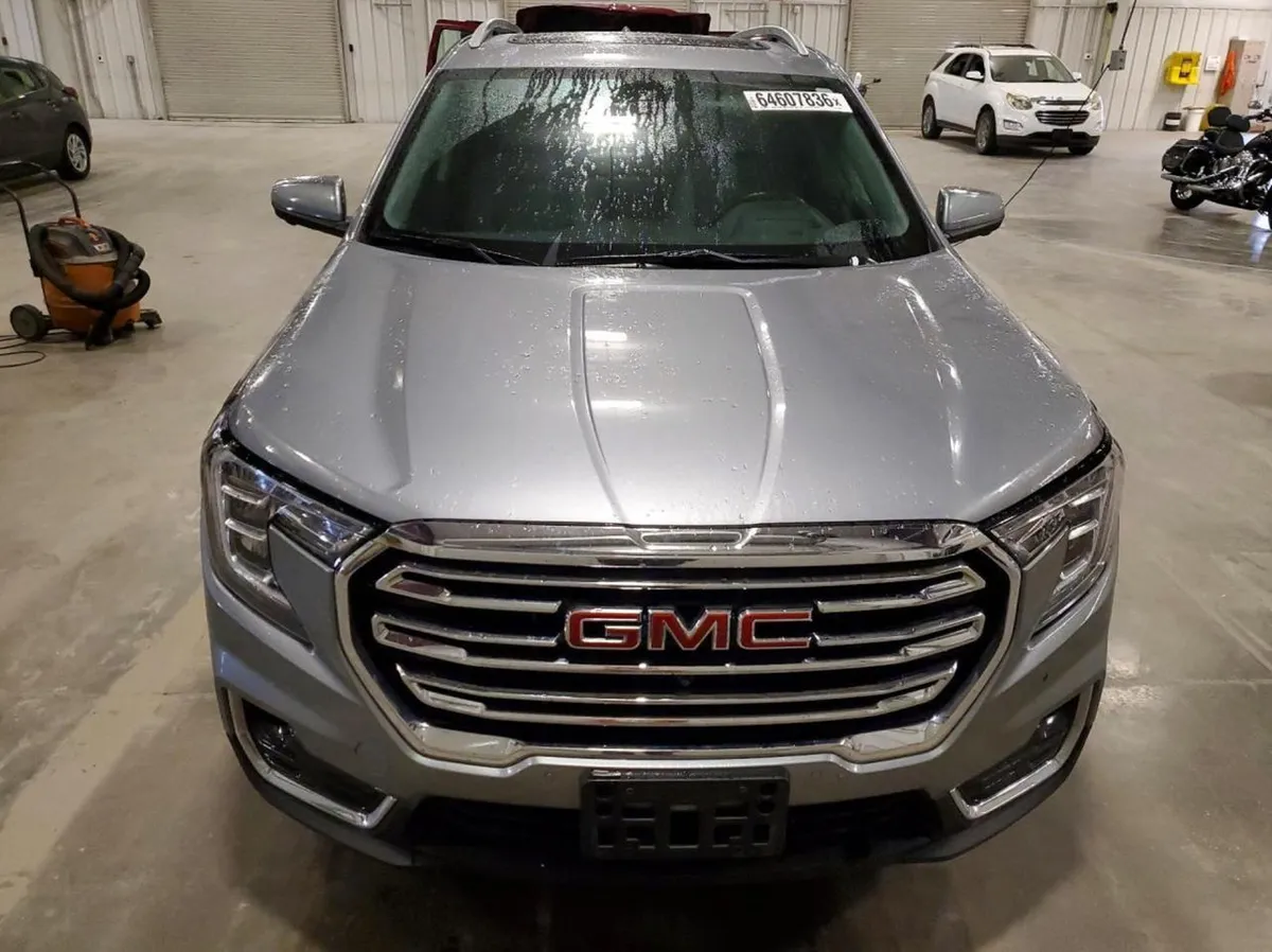 GMC TERRAIN SLT 2023