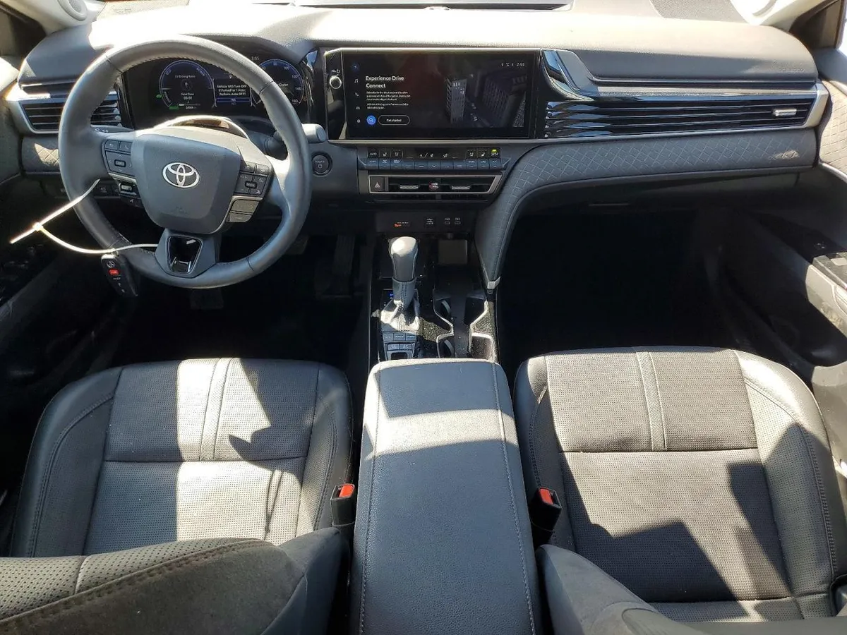 TOYOTA CAMRY 2025