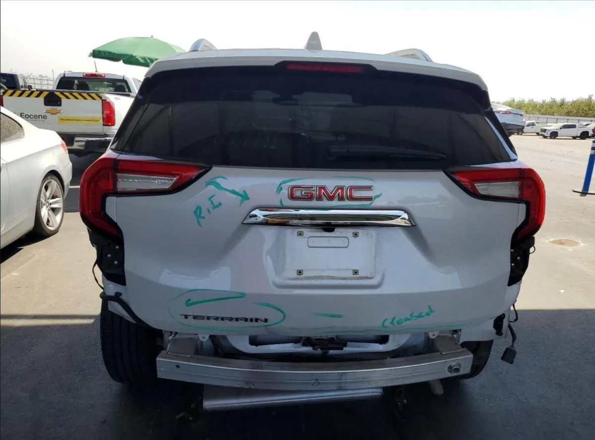 GMC TERRAIN SLT 2023