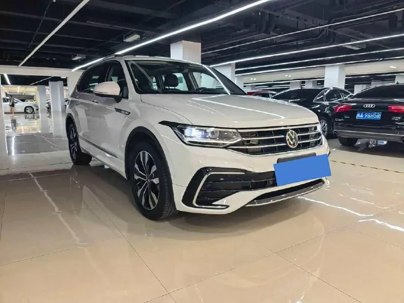 VOLKSWAGEN TIGUAN L 2022