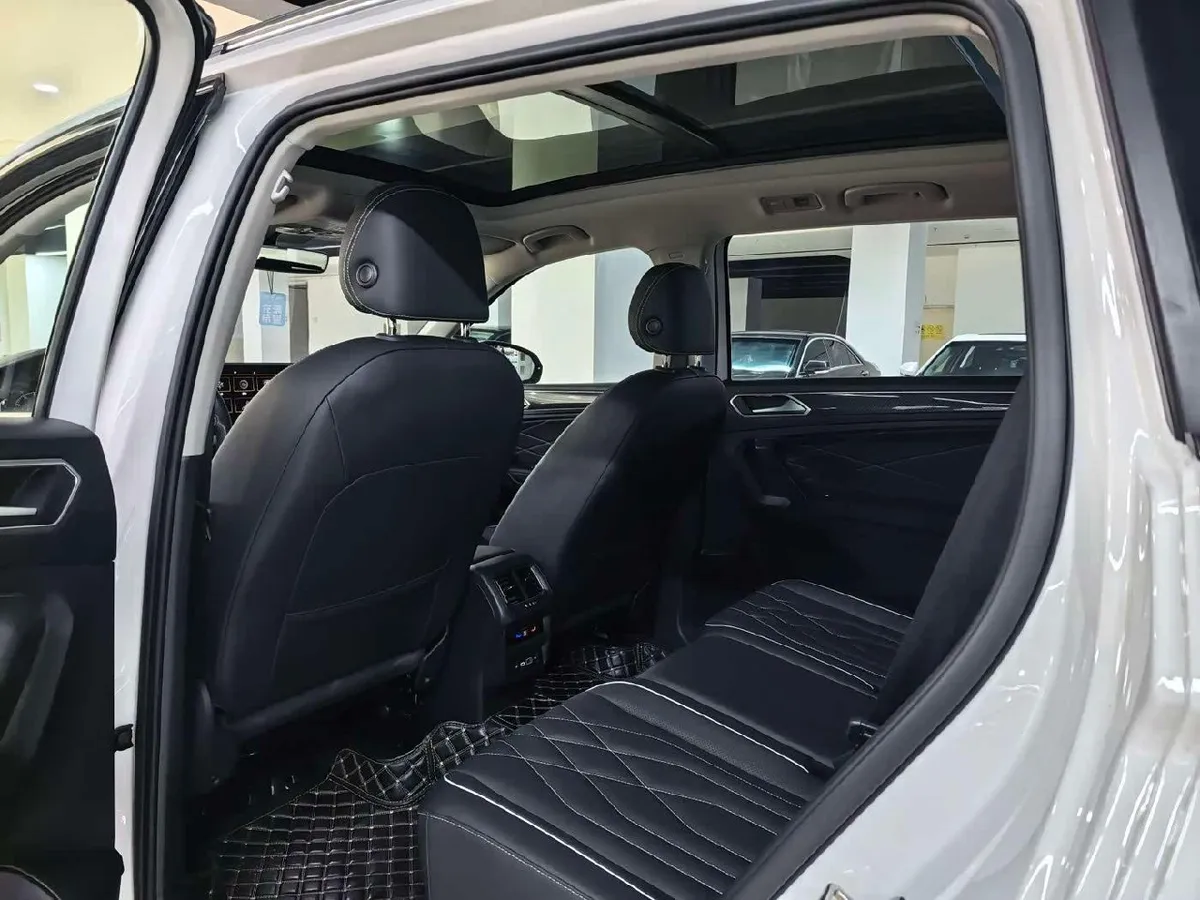 VOLKSWAGEN TIGUAN L 2022