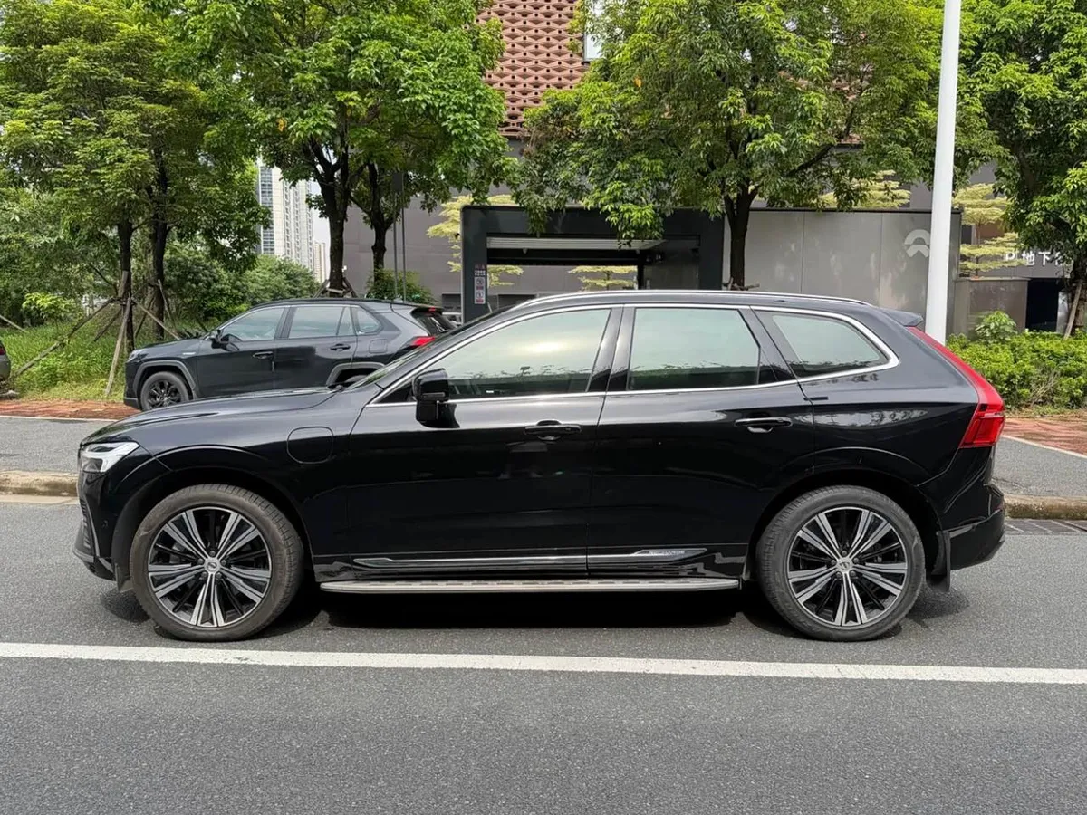 VOLVO XC60 PLUG-IN HYBRID T8 2022