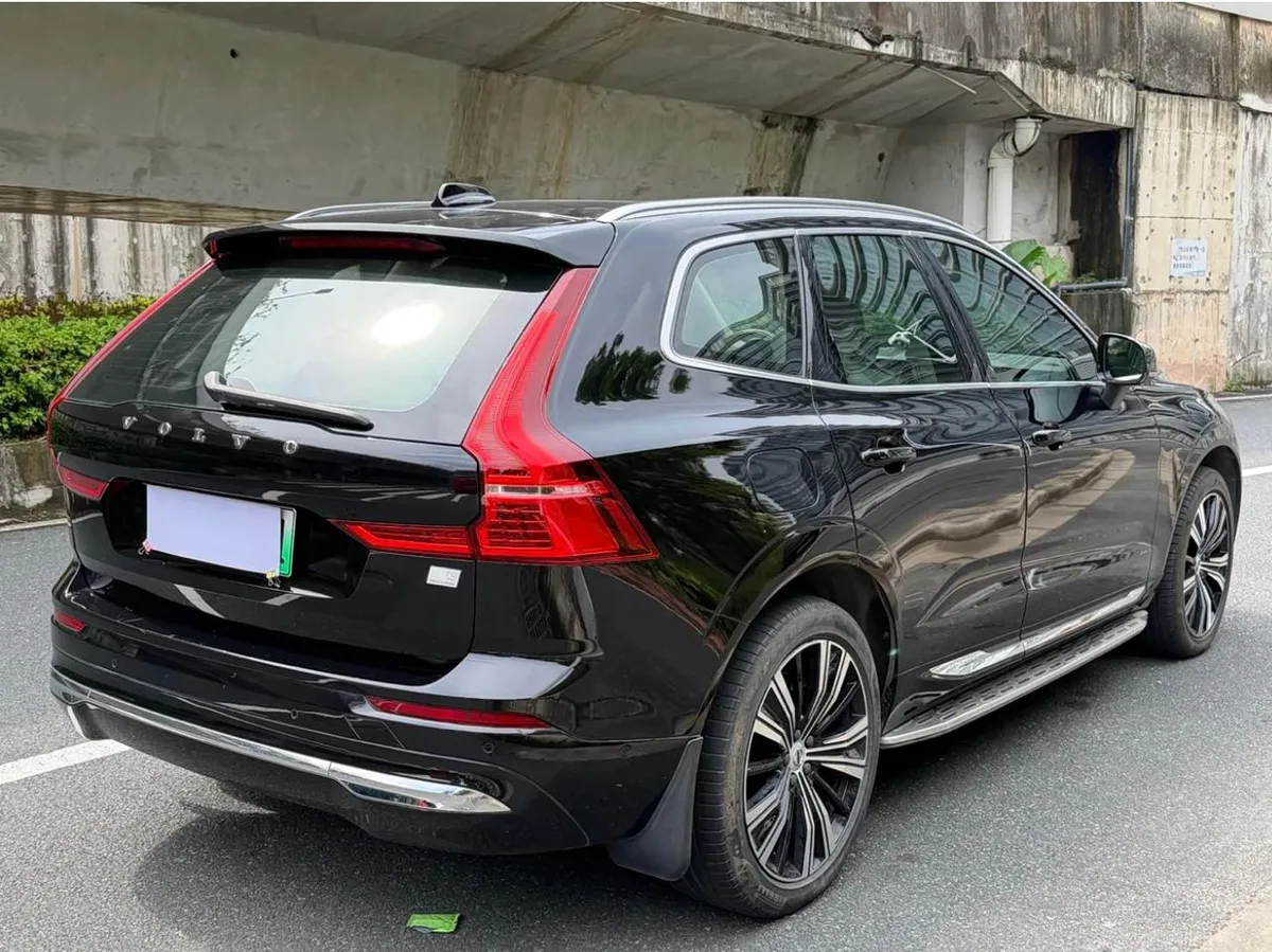 VOLVO XC60 PLUG-IN HYBRID T8 2022