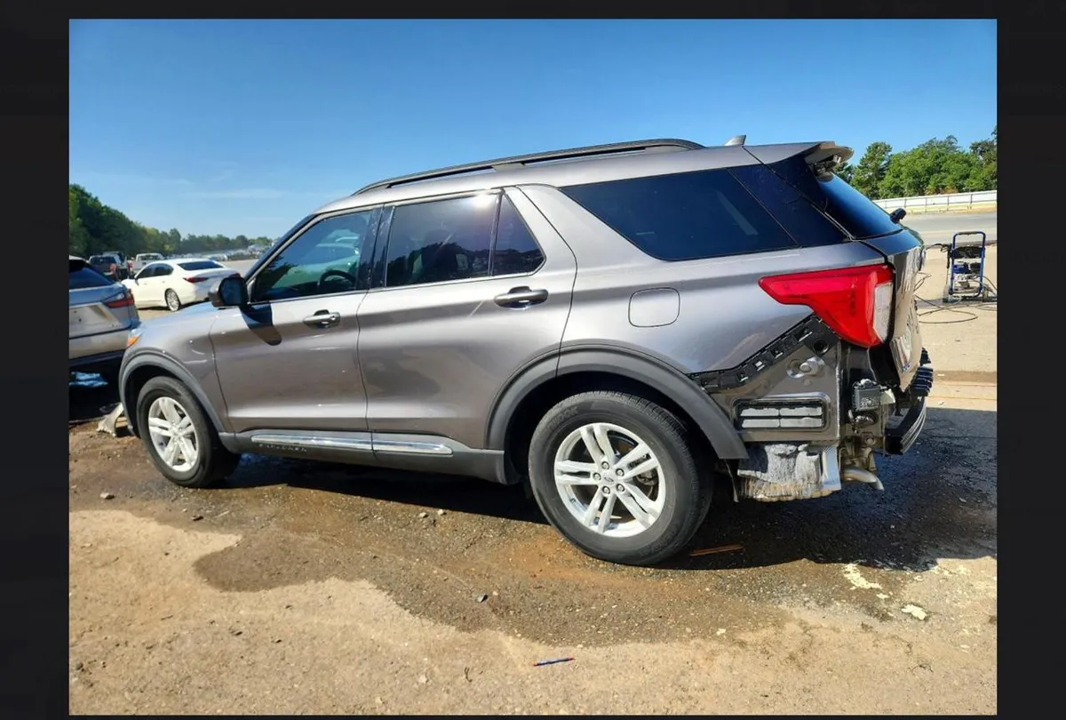 FORD EXPLORER XLT 2023
