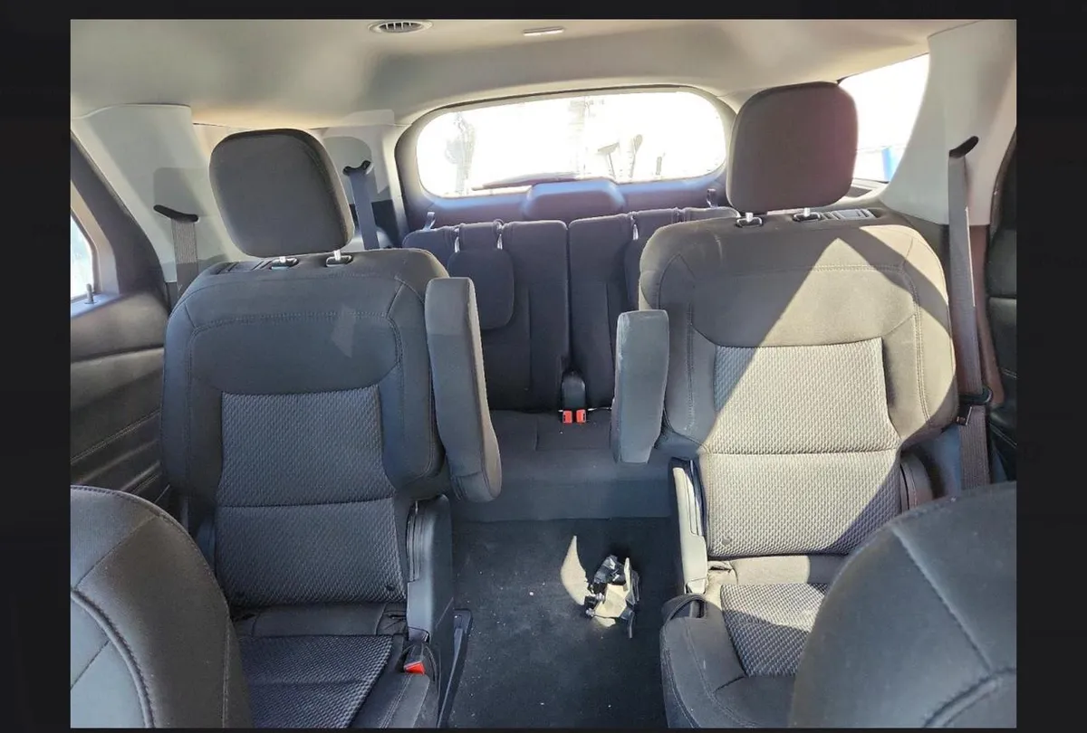 FORD EXPLORER XLT 2023