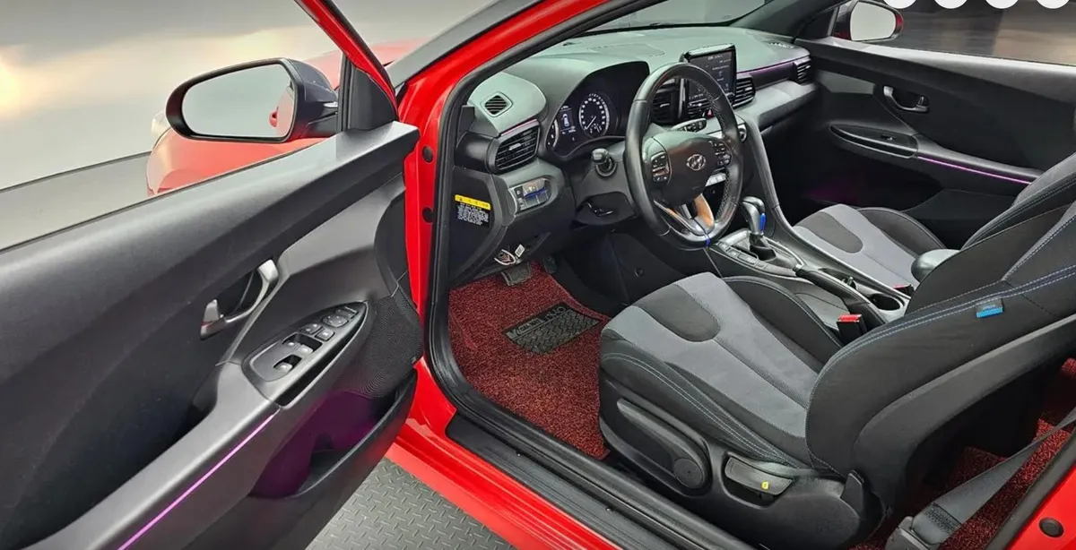 HYUNDAI VELOSTER 2018