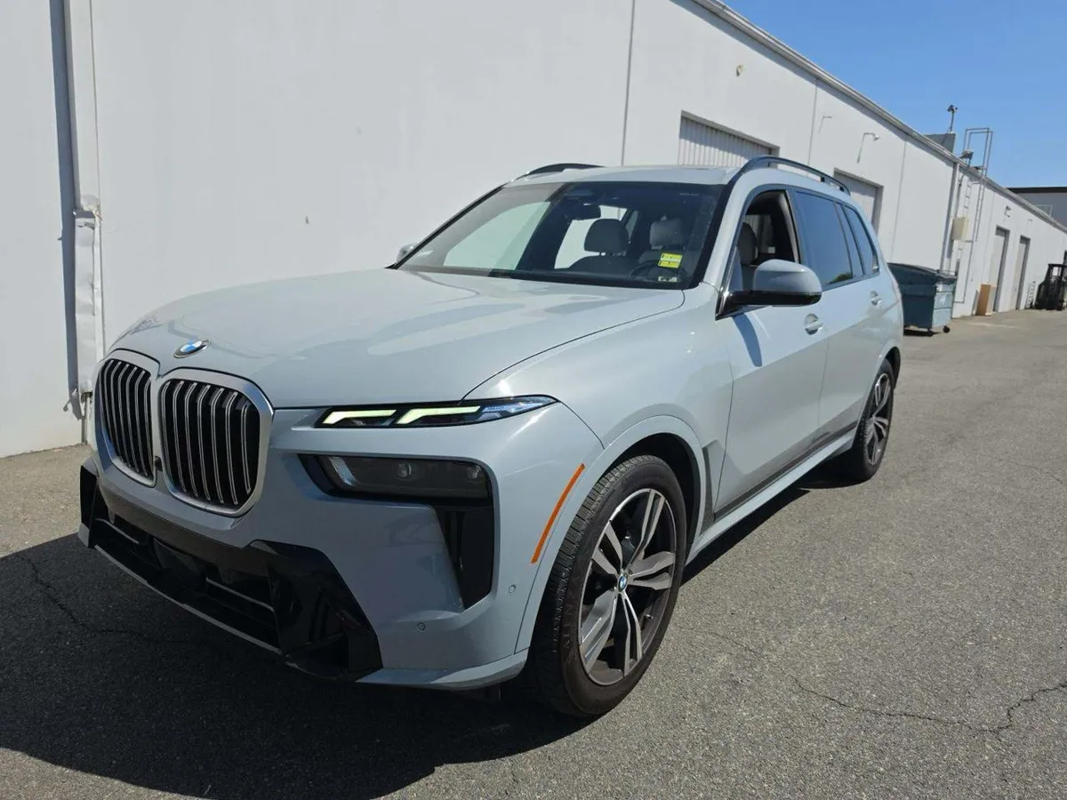 BMW X7 SPORTS ACTIVITY VEHICLE 2024