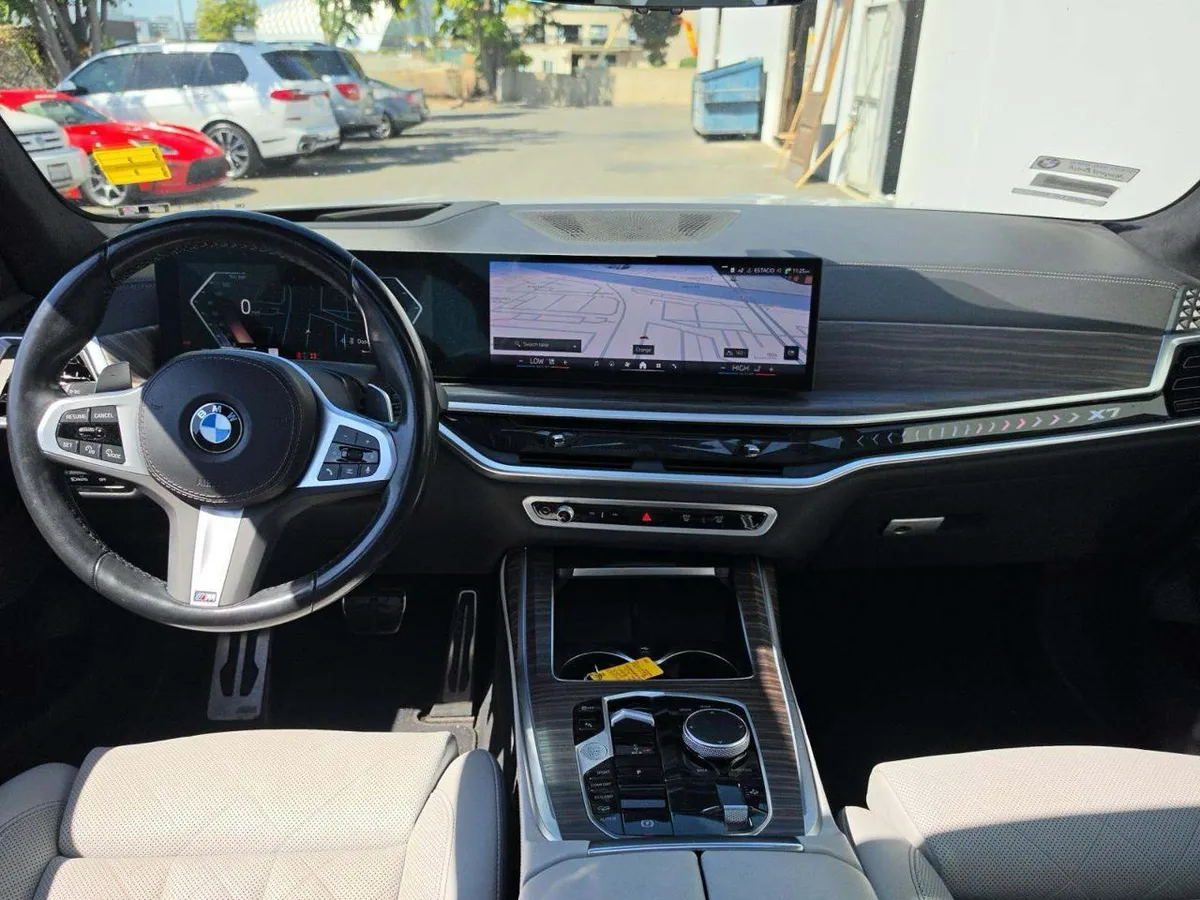 BMW X7 SPORTS ACTIVITY VEHICLE 2024