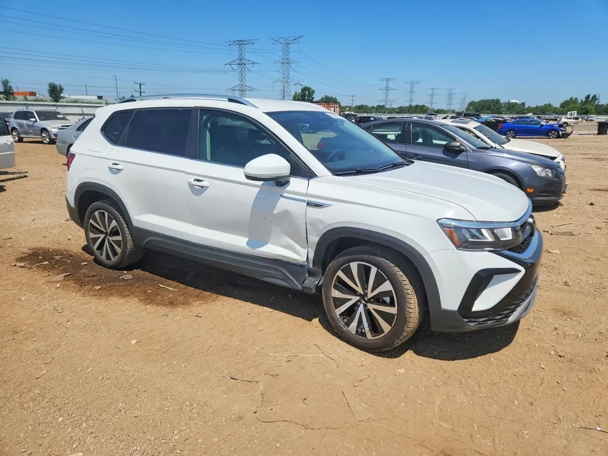 VOLKSWAGEN TAOS SE 2024