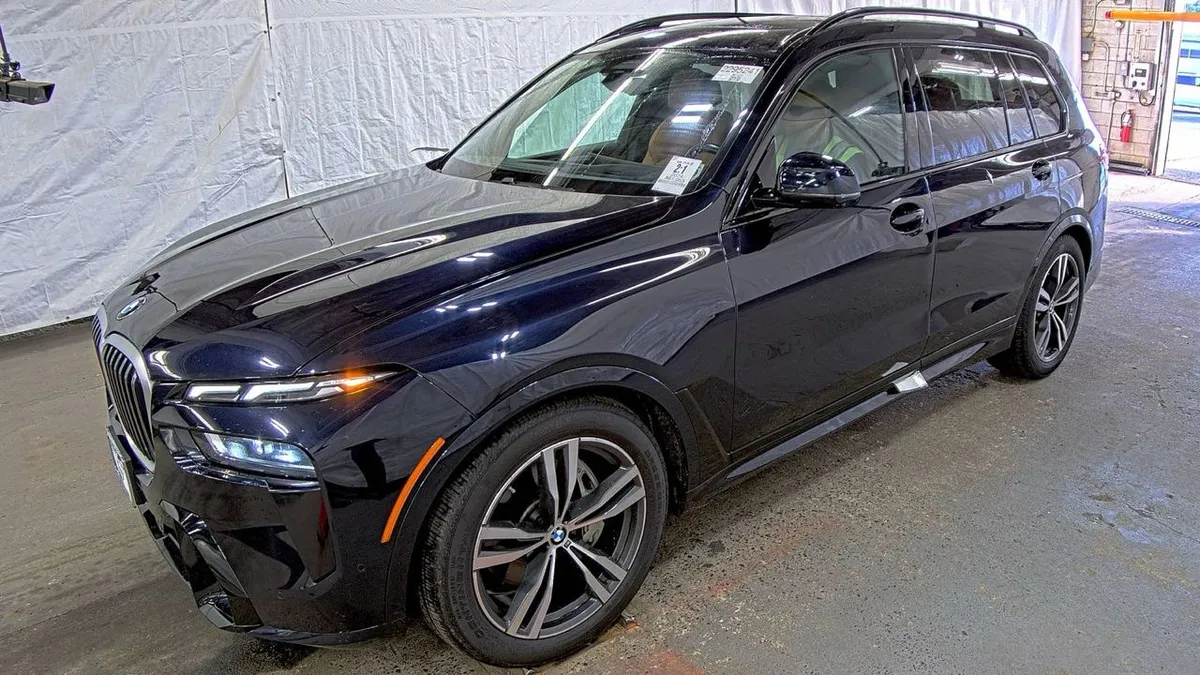BMW X7 SPORTS ACTIVITY VEHICLE 2024