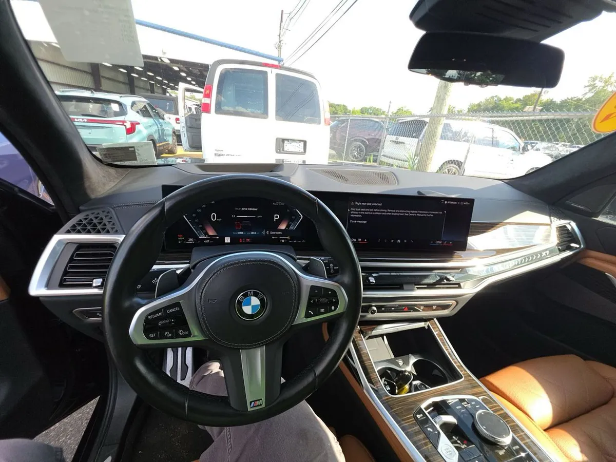BMW X7 SPORTS ACTIVITY VEHICLE 2024