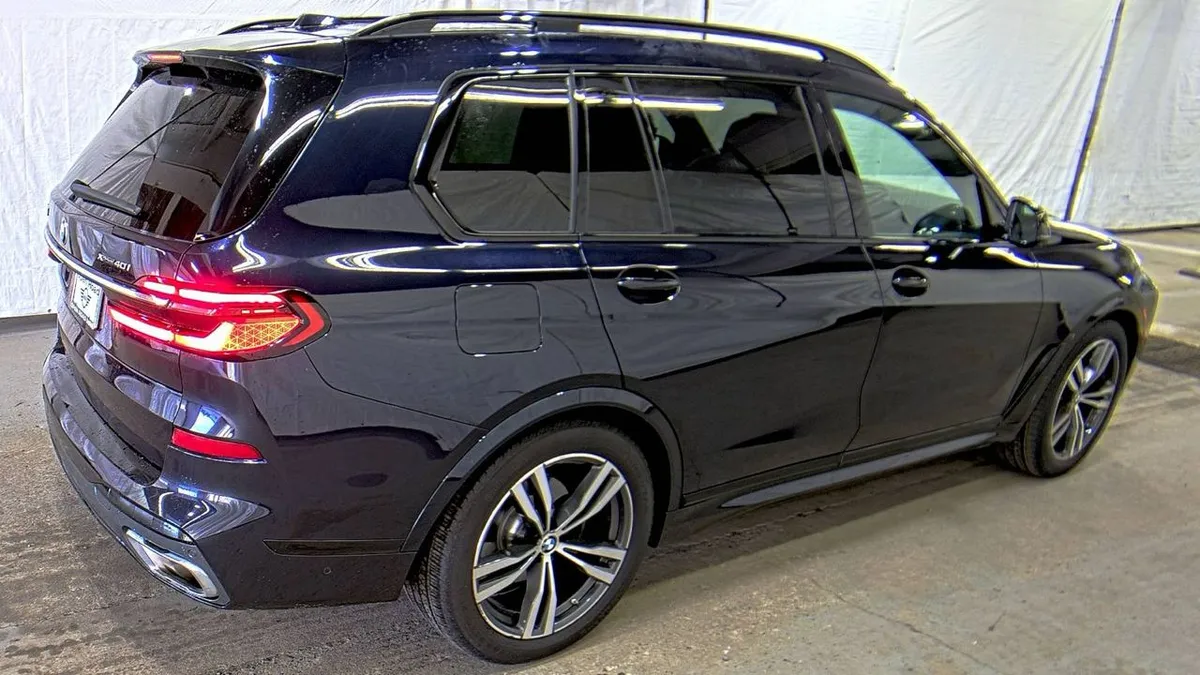 BMW X7 SPORTS ACTIVITY VEHICLE 2024