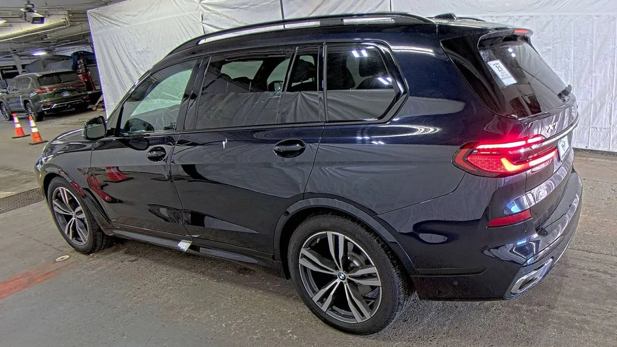 BMW X7 SPORTS ACTIVITY VEHICLE 2024