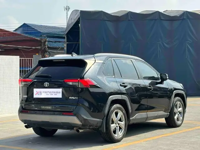 TOYOTA RAV4 FASHION PLUS 2021