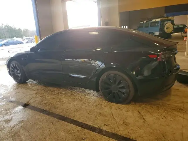 TESLA MODEL 3 2021