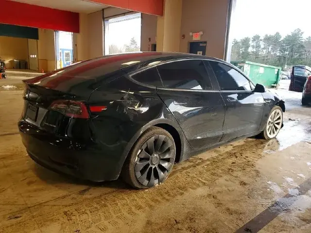 TESLA MODEL 3 2021