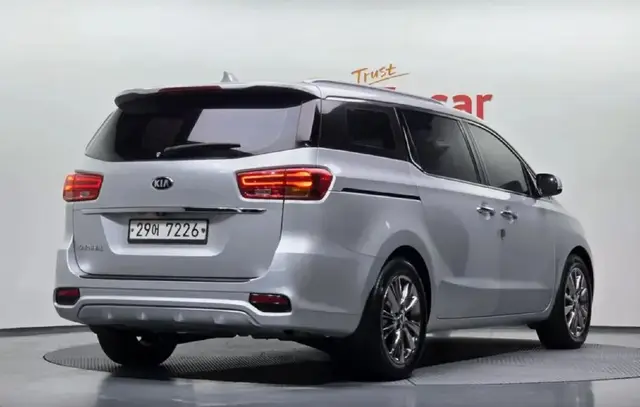 KIA CARNIVAL 2018