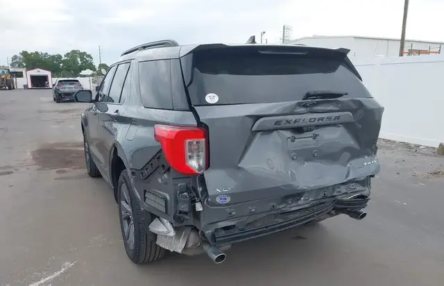 FORD EXPLORER XLT 2022