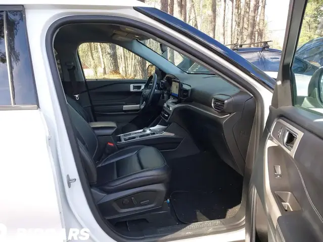 FORD EXPLORER XLT 2023