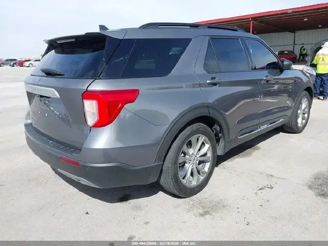 FORD EXPLORER XLT 2022